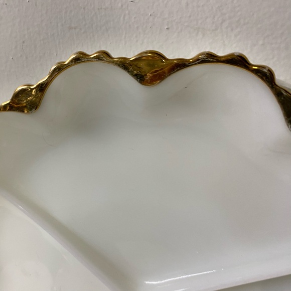 Matched pair of vintage Milkglass serving platters Anchor Hocking - Picture 6 of 8